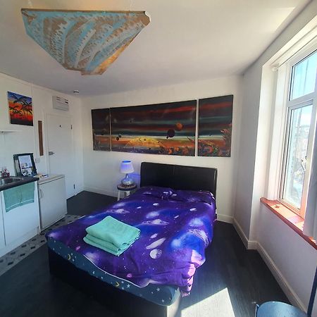 Cyber-Art Studio In Camden London Luaran gambar