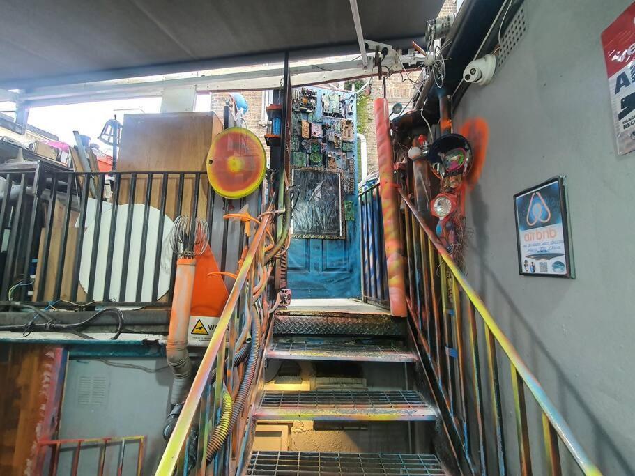 Cyber-Art Studio In Camden London Luaran gambar